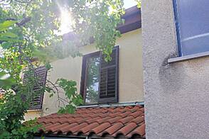 Квартира с четырьмя комнатами, Побеги.